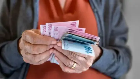 Memur emeklilerine seyyanen zam: AYM dosyaları birleştirdi, 25 bin TL hesaplaması nasıl yapıldı?