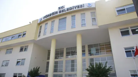 Yüreğir’de İstifa Çarpması: 3 Başkan Yardımcısı Görevden Ayrıldı