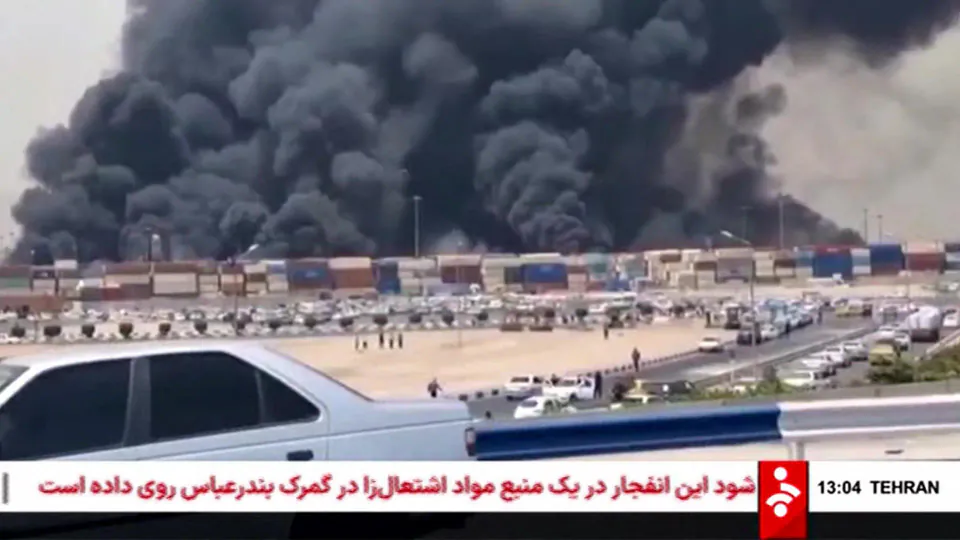 Dubai'de Patlamaları Yankılandı: İran'da Bandar Abbas Yakınlarında Füze Saldırısı görseli