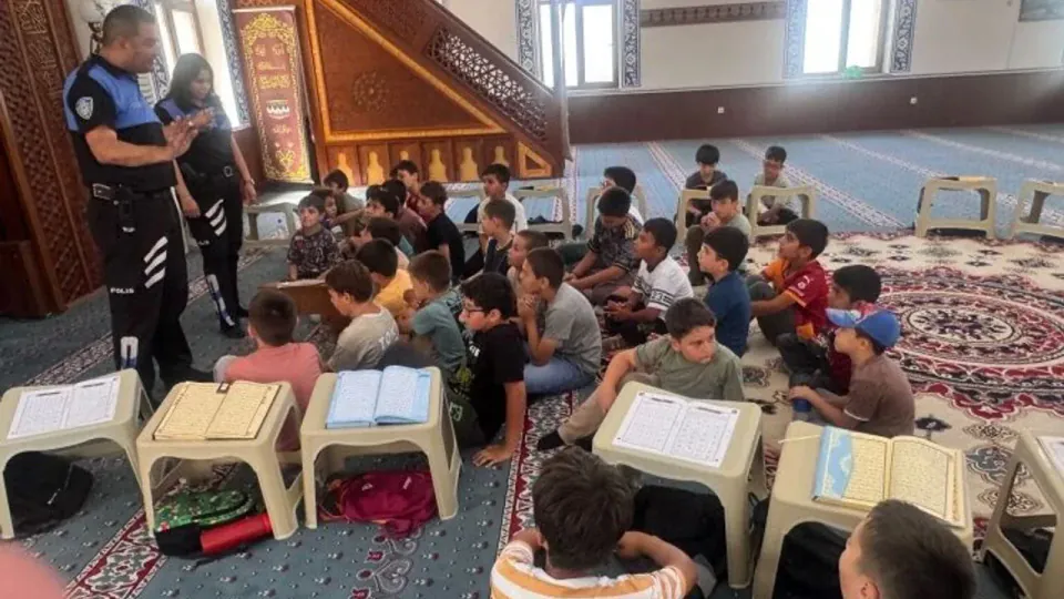Bozüyük'te Çocuklara Güvenli İnternet ve 112 Acil Çağrı Eğitimi görseli
