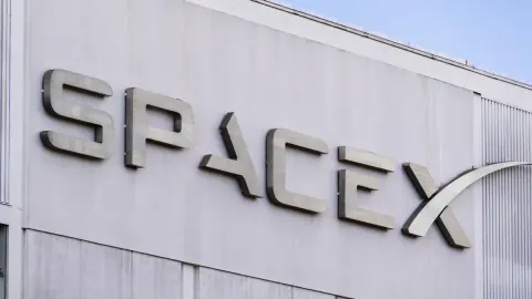 SpaceX'ten Gizemli Yapay Zeka Cihazı: Yatırımcılara Sunulan Yeni Donanım Ne?