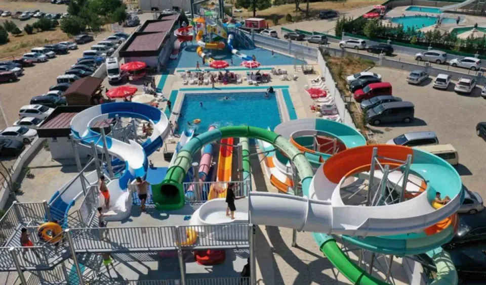 Banaz Hamam Boğazı Aquapark 2026 Sezonu Açıldı: Giriş Ücretleri ve Kurallar Belli Oldu görseli