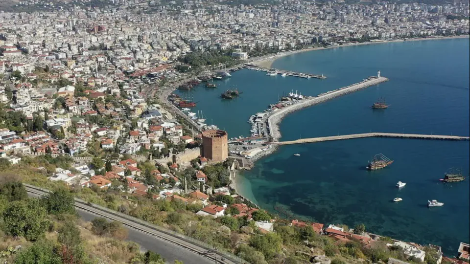 Alanya'da sıra dışı operasyon: Firari zanlıyı jet ski'li Yunuslar yakaladı görseli