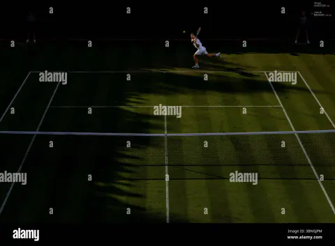 Stefanos Tsitsipas Wimbledon'a Hızlı Başladı: Gaston'u Geçerek İkinci Tura Yükseldi
