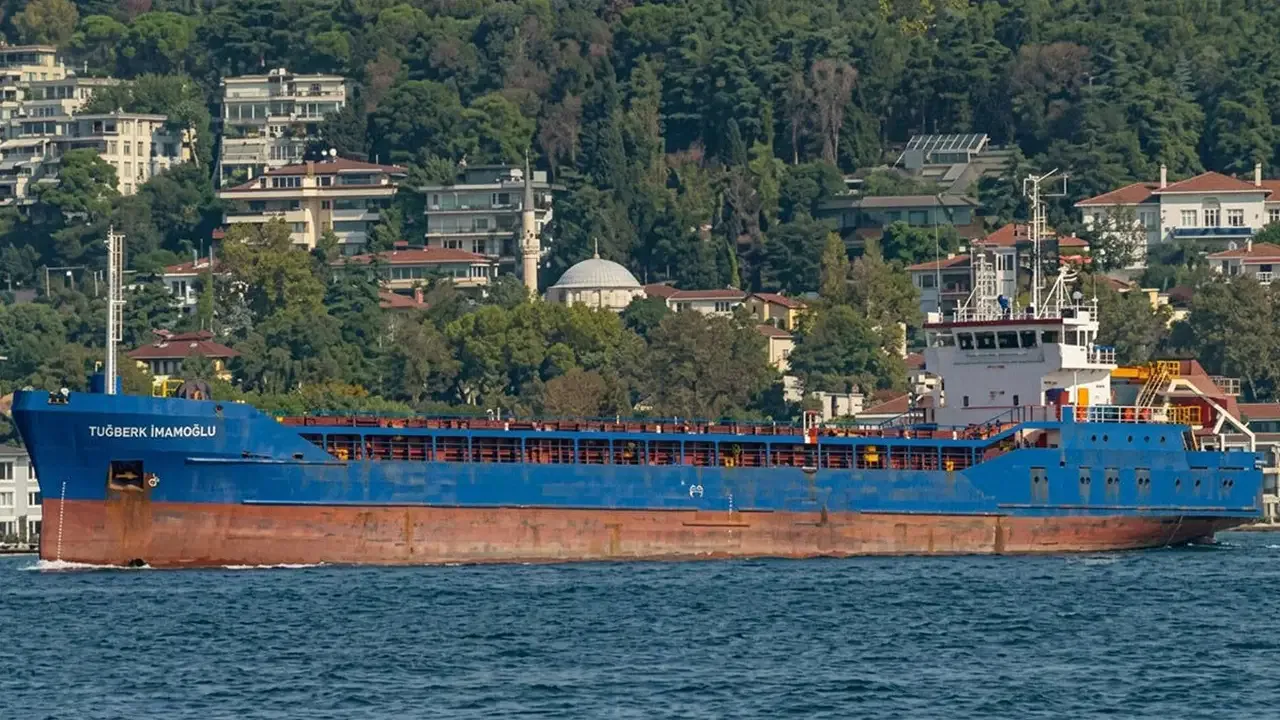 Silivri açıklarında gemi çarpışması: Tuğberk İmamoğlu batıyor, 10 mürettebatla irtibat yok