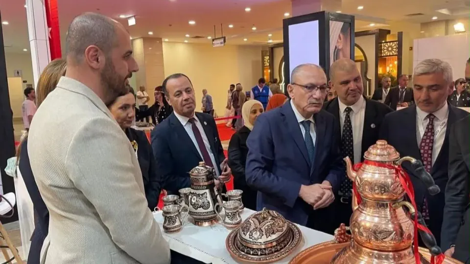 Bingöllü kadınların bakır işi ve el sanatları Kahire’de sergilendi görseli