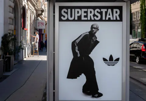 Adidas ve Calvin Klein Reklamları İngiltere'de Yasaklandı: Yanıltıcı Çevreci Mesajlar