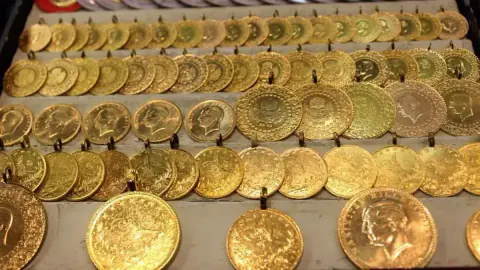 Gram altın 5.500 TL'ye kadar düşer mi? Ekonomist Bayram'dan kritik hafta sonu uyarısı