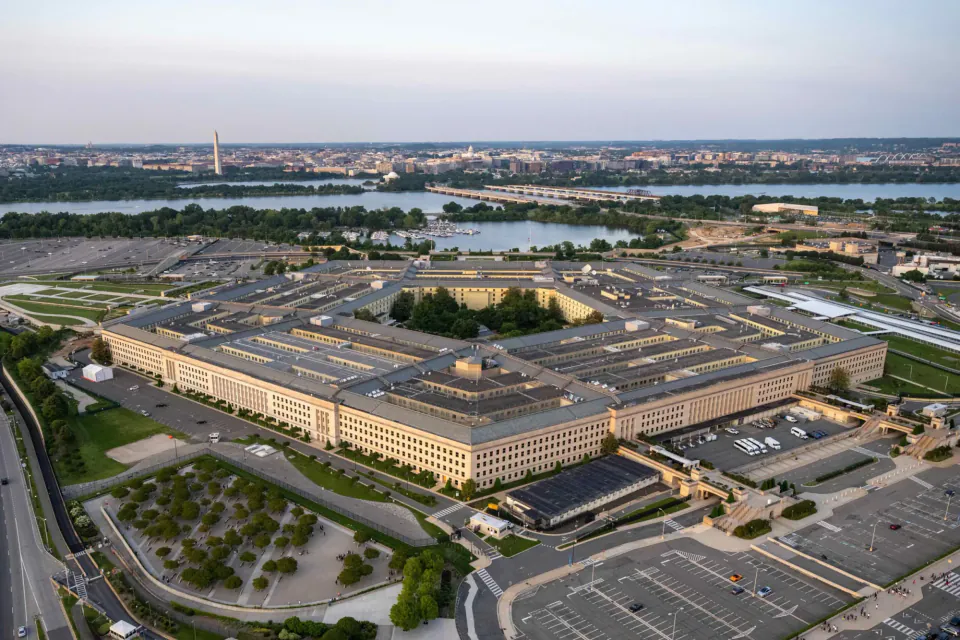 ABD'de Yargı Kararı: Pentagon'un Senatör Mark Kelly Hamlesi Durduruldu görseli