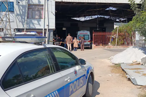 Adana Sarıçam'da iş yeri sahibi Cevdet Abay yazıhanesinde ölü bulundu