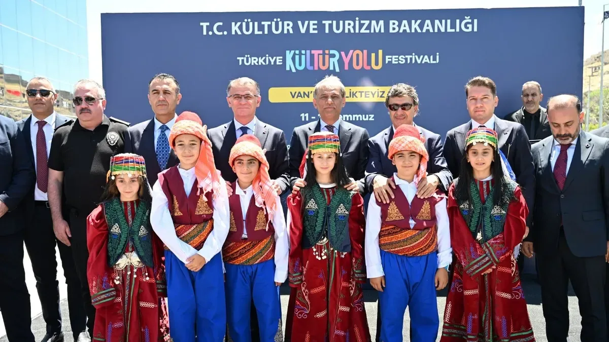 Van Kültür Yolu Festivali'nde Heyecan Dorukta: 15-19 Temmuz Programı Van Kültür Yolu Festivali'nde Heyecan Dorukta: 15-19 Temmuz Programı