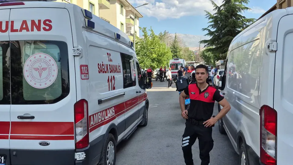 Malatya'da aile faciası: Baba evde dehşet saçtı, 1 ölü 3 yaralı görseli
