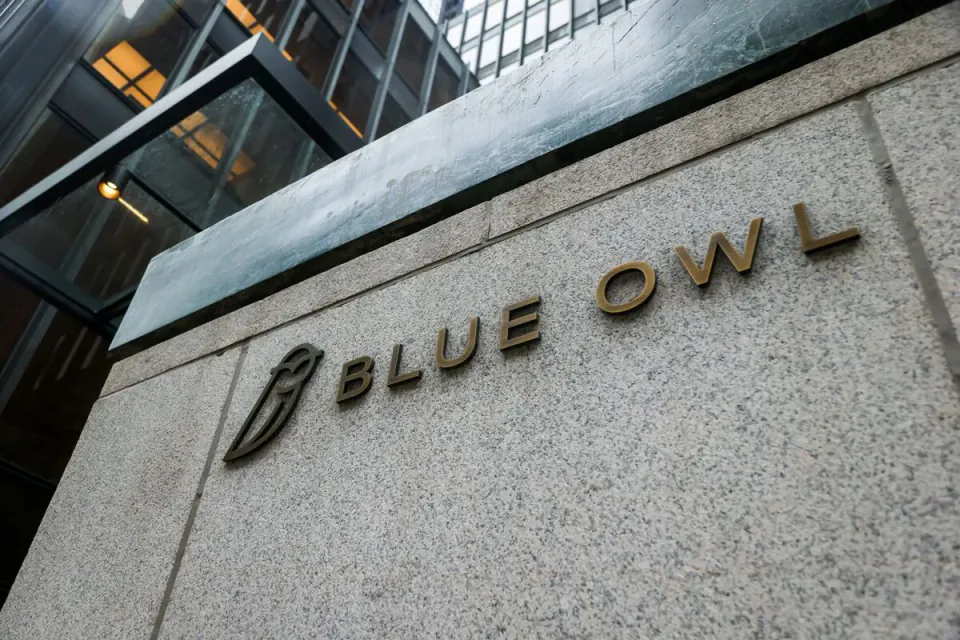 Blue Owl Capital Fonlarında Çıkış Talepleri Arttı: Geri Ödemelere Sınır Getirildi görseli