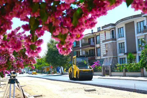 Yalova Belediyesi Nehir Sokak'ta Asfalt Yenileme Çalışması Başladı