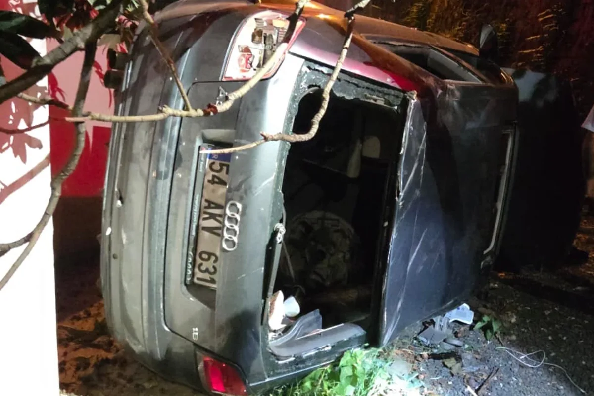 Kocaeli Gölcük'te korkutan kaza: Otomobil 15 metrelik boşluğa yuvarlandı Kocaeli Gölcük'te korkutan kaza: Otomobil 15 metrelik boşluğa yuvarlandı