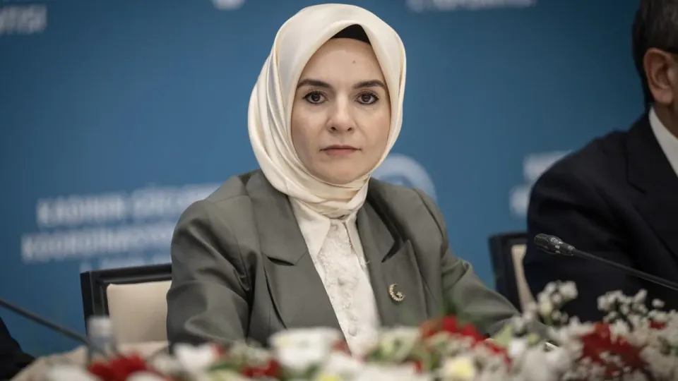 Bakan Göktaş, Özlale'ye 'iftira' diye cevap verdi: 'İnsansa istifa etsin' görseli
