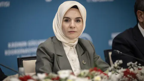 Bakan Göktaş, Özlale'ye 'iftira' diye cevap verdi: 'İnsansa istifa etsin'