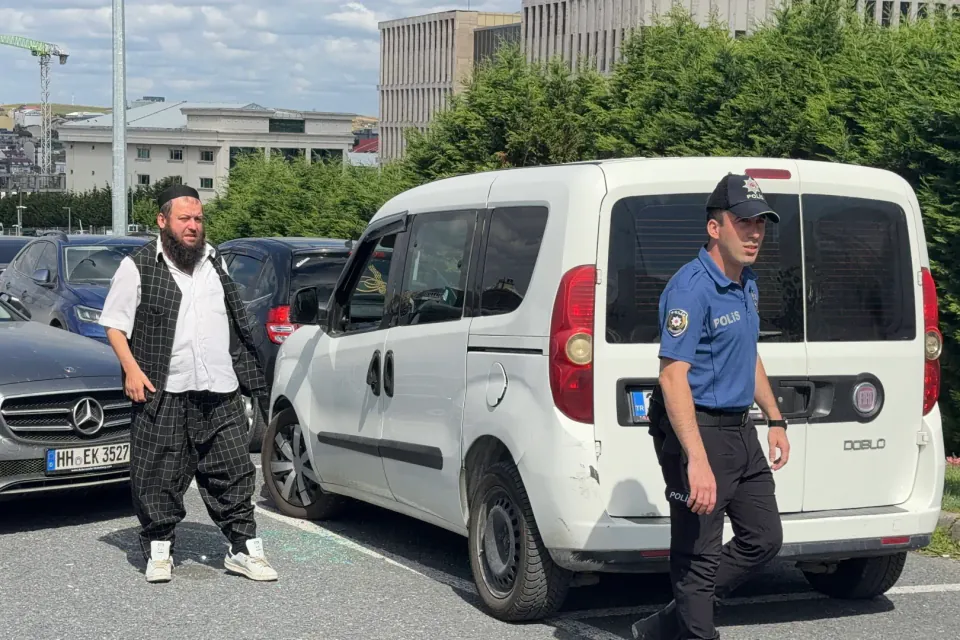 Arnavutköy'de Polis Eşliğinde Nikah: Aile Müdahalesi ve İddialar görseli