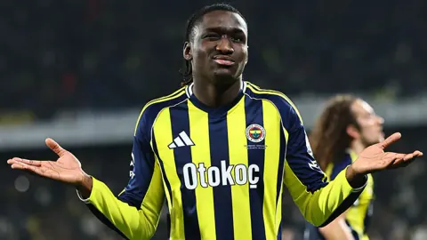 Fenerbahçe'de Sidiki Chérif İçin Avrupa'dan Sürpriz Transfer Hareketliliği