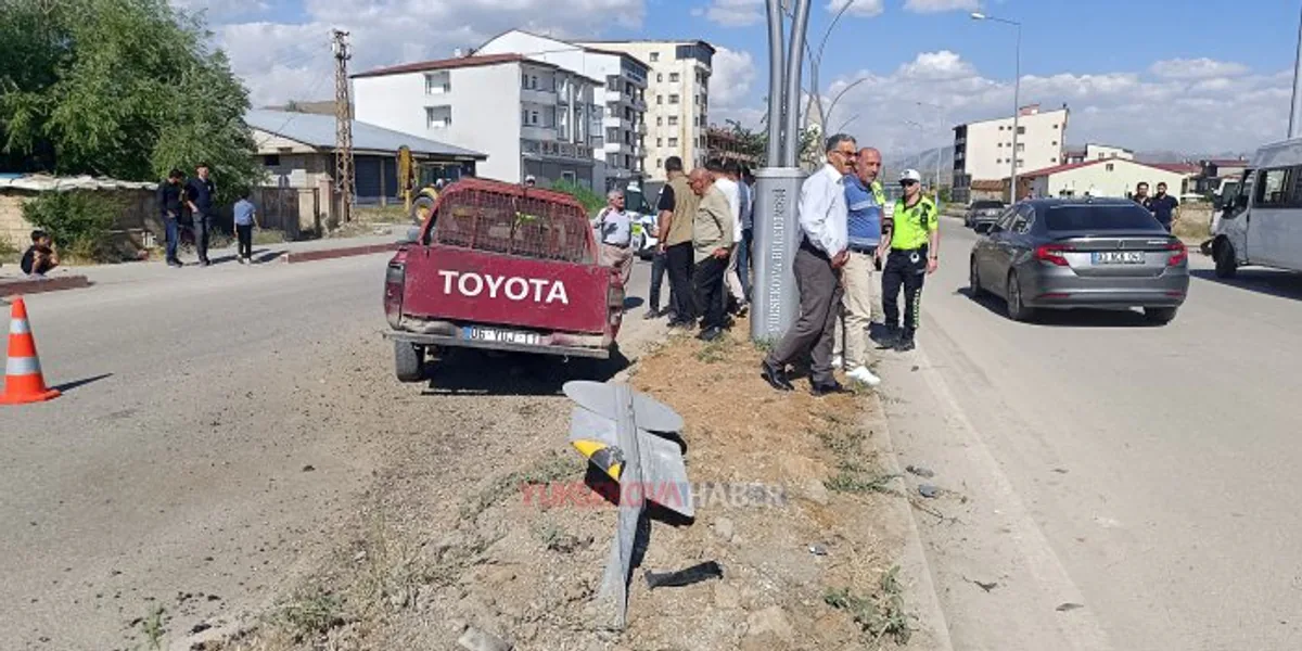 Yüksekova-Şemdinli Yolunda Zincirleme Kaza: 3 Yaralı Yüksekova-Şemdinli Yolunda Zincirleme Kaza: 3 Yaralı