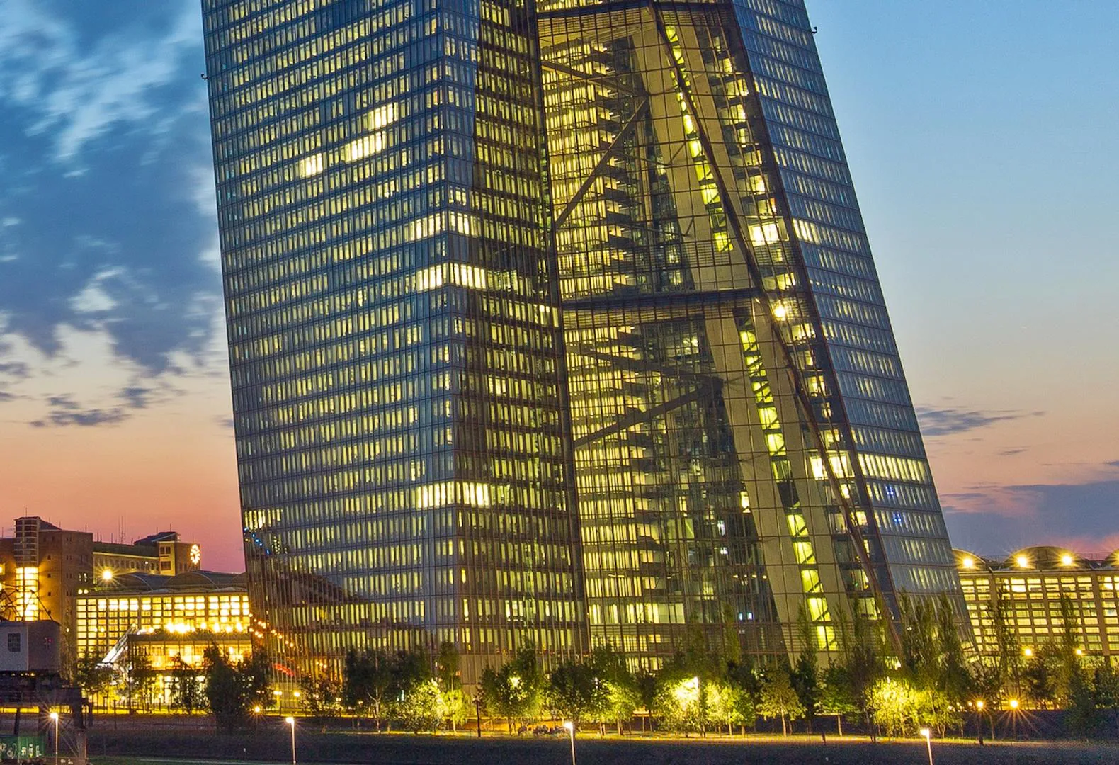 ECB ve Merkez Bankaları, Stablecoin Faiz Yasağını Kredi ve Staking'e Genişletiyor ECB ve Merkez Bankaları, Stablecoin Faiz Yasağını Kredi ve Staking'e Genişletiyor