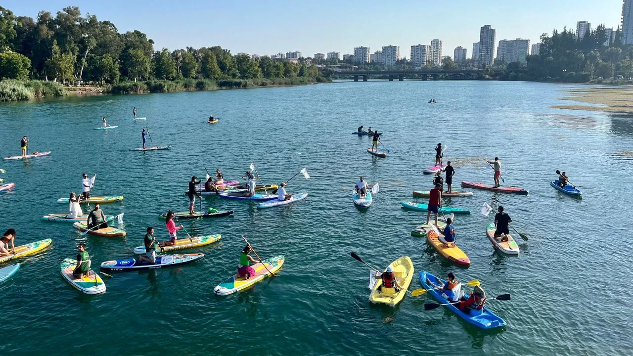 Yeşilay'dan Adana Seyhan Nehri'nde Bağımlılıkla Mücadele Etkinliği Yeşilay'dan Adana Seyhan Nehri'nde Bağımlılıkla Mücadele Etkinliği
