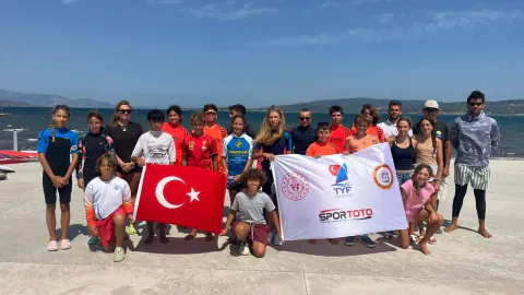 IQFOIL Junior Gelişim Kampı İzmir'de Tamamlandı: 23 Genç Sporcu Antrenman Yaptı