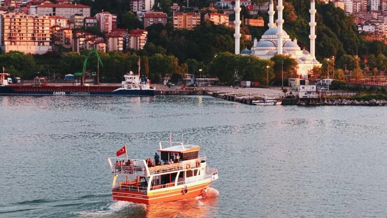 Zonguldak'ın Görsel Şöleni: Endüstriyel Miras ve Doğanın Buluşması Zonguldak'ın Görsel Şöleni: Endüstriyel Miras ve Doğanın Buluşması