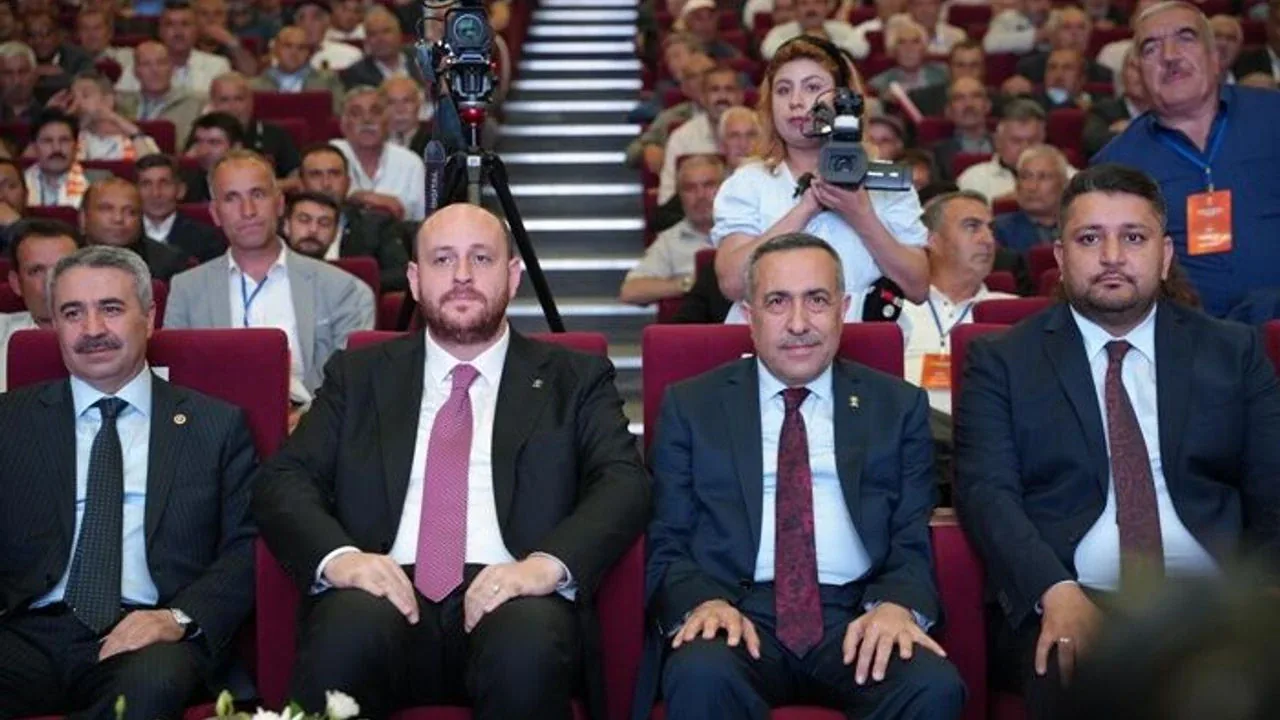 AK Parti'den Van'da Kritik Hamle: Bölge Stratejisi ve Yeni Yol Haritası Belirlendi AK Parti'den Van'da Kritik Hamle: Bölge Stratejisi ve Yeni Yol Haritası Belirlendi