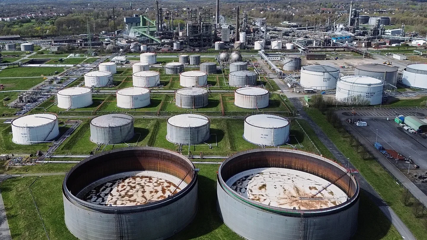 Avrupa'da pompa fiyatları rekorlarda: Ham petrol değil, rafineri krizi faturayı artırıyor Avrupa'da pompa fiyatları rekorlarda: Ham petrol değil, rafineri krizi faturayı artırıyor