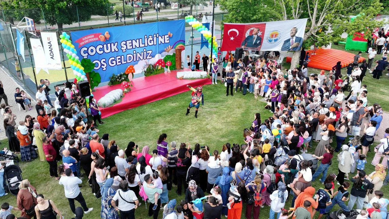 Adana Merkez Park'ta Çocuklar İçin Dev Karnaval: Oyun Hakkı Vurgusu Adana Merkez Park'ta Çocuklar İçin Dev Karnaval: Oyun Hakkı Vurgusu