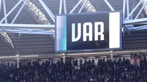 UEFA'dan VAR'da Devrim: 2026-2027 Sezonunda İnceleme Kapsamı Daralıyor