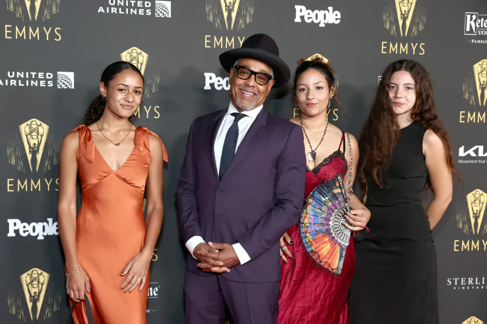 Modern Kötünün Mimarı: Giancarlo Esposito ve Karizmatik Disiplin görseli