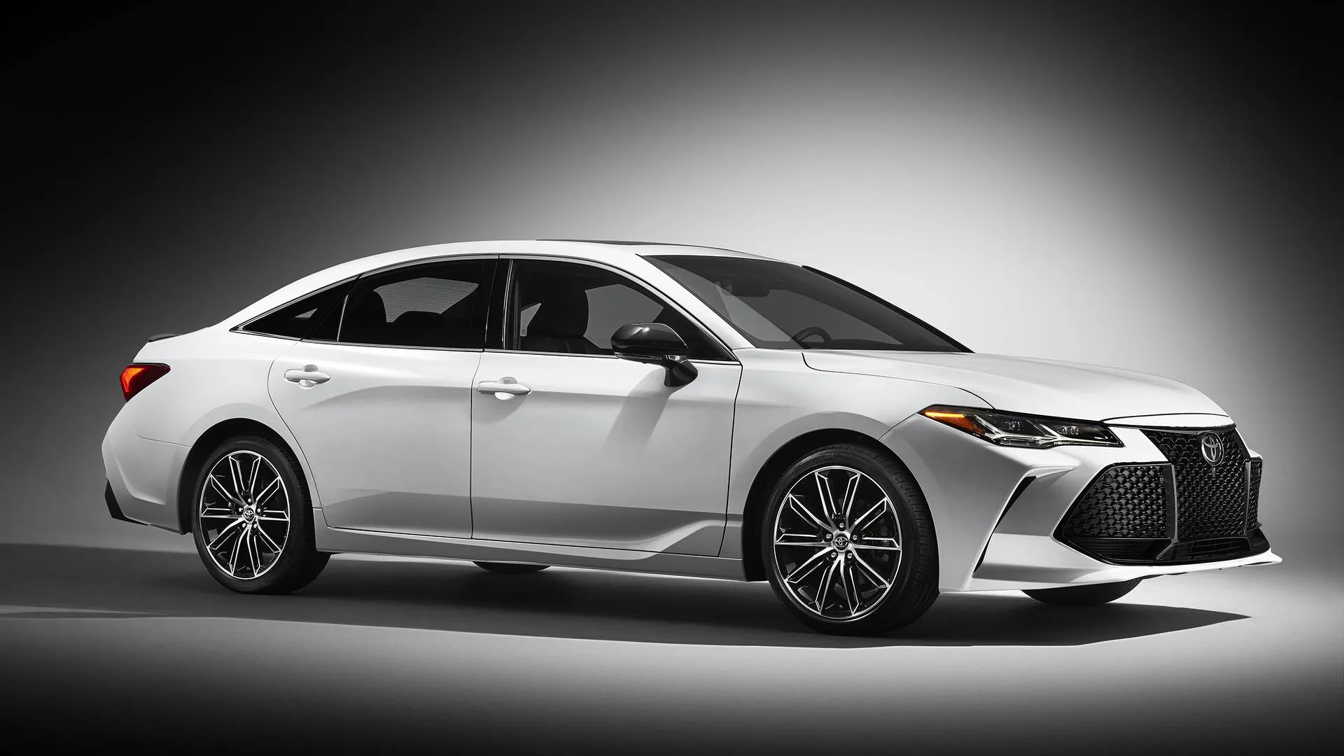 Toyota'nın Yeni Nesil Lüks Sedan Vizyonu: Avalon Yenilendi Toyota'nın Yeni Nesil Lüks Sedan Vizyonu: Avalon Yenilendi