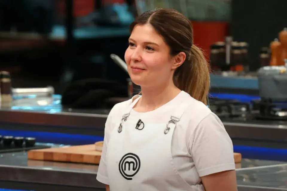 MasterChef 2026'ın Farklı Adayı: Edebiyat Mezunu Özel Şef Bahar Kaya Kimdir? görseli