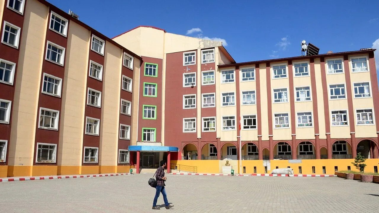 Türk Dünyasında Eğitim Devrimi: Müfredatta 'Türkistan' Dönemi Başlıyor Türk Dünyasında Eğitim Devrimi: Müfredatta 'Türkistan' Dönemi Başlıyor