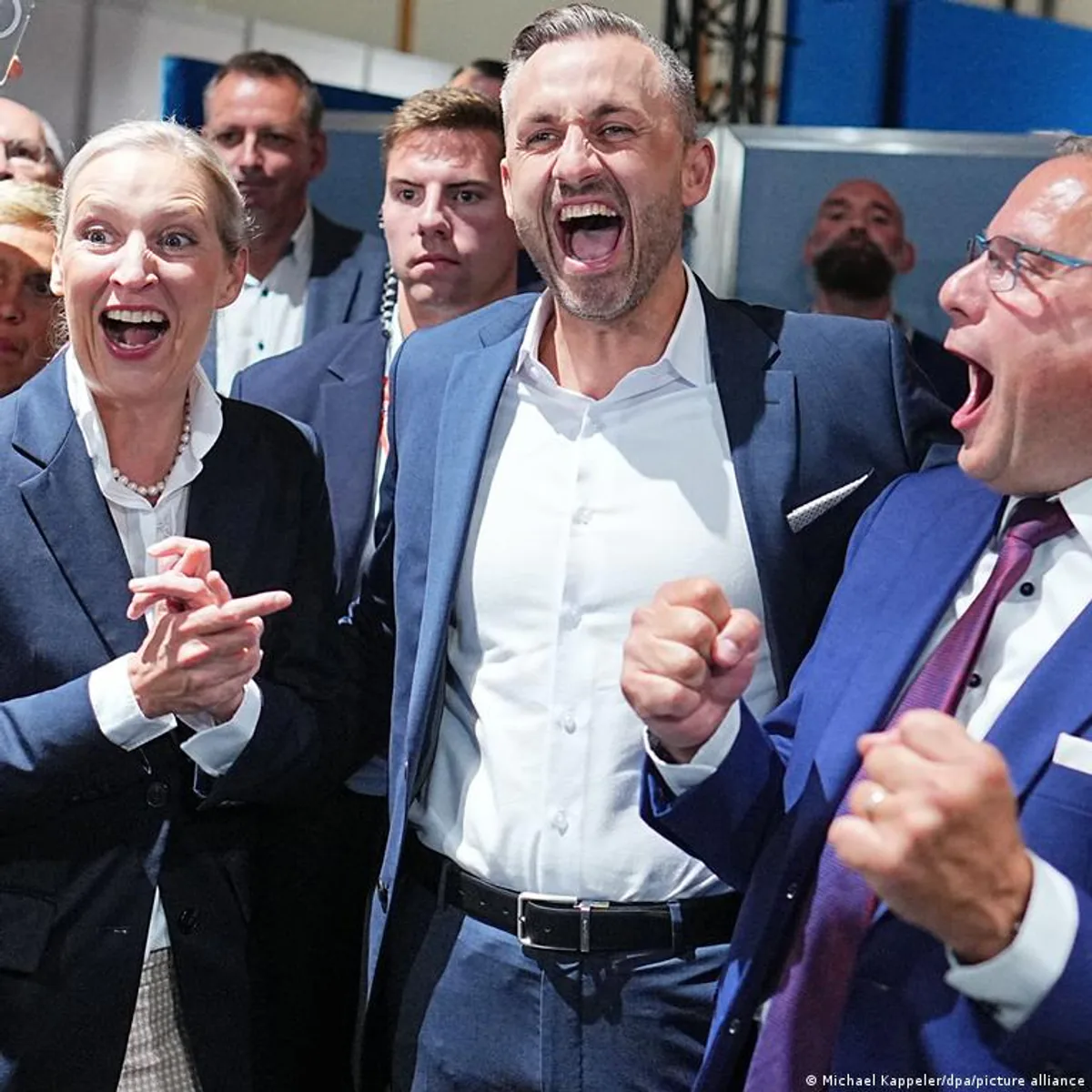 Saksonya-Anhalt'ta AfD tarihi zafer: CDU yarıya düştü, koalisyon krizine girdi Saksonya-Anhalt'ta AfD tarihi zafer: CDU yarıya düştü, koalisyon krizine girdi