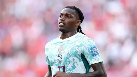 Fenerbahçe'den Transfer İddialarına Sert Açıklama: Rafael Leão ve Demirović Haberleri Asılsız