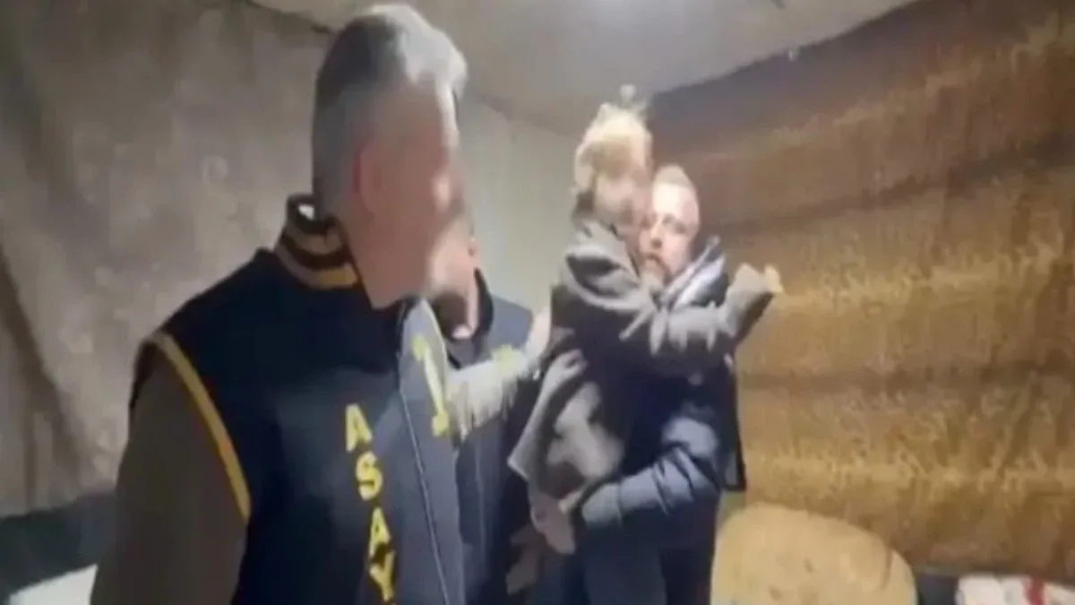 Bursa'da Torununu 7 Yıl Kaçıran Babaanne Yargılanıyor Bursa'da Torununu 7 Yıl Kaçıran Babaanne Yargılanıyor