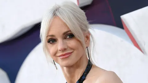Anna Faris, Chuck Lorre'in Anılar Kitabındaki Eleştirilere Yanıt Verdi: "Tabii Ki İncitti"