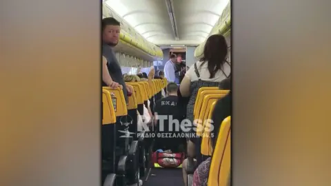 Ryanair Uçağında Korkunç Kaza: Yolcu Pencereden Dışarı Savruldu