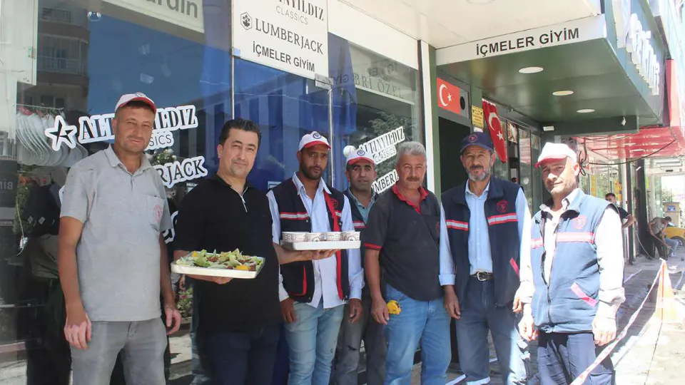 Yozgat Lise Caddesi'nde kaldırım çalışmaları sürüyor: Esnaftan anlamlı destek görseli