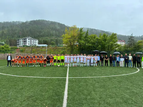 Ulus Köyler Arası Dostluk Maçında Başlama Vuruşunu Hasan Hüseyin Uzun Yaptı