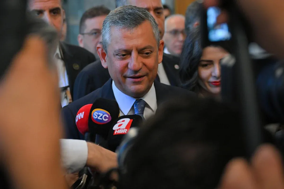 Yeni Parti'den 5 Günde 240,3 Milyon TL'lik Bağış Hamlesi Yeni Parti'den 5 Günde 240,3 Milyon TL'lik Bağış Hamlesi