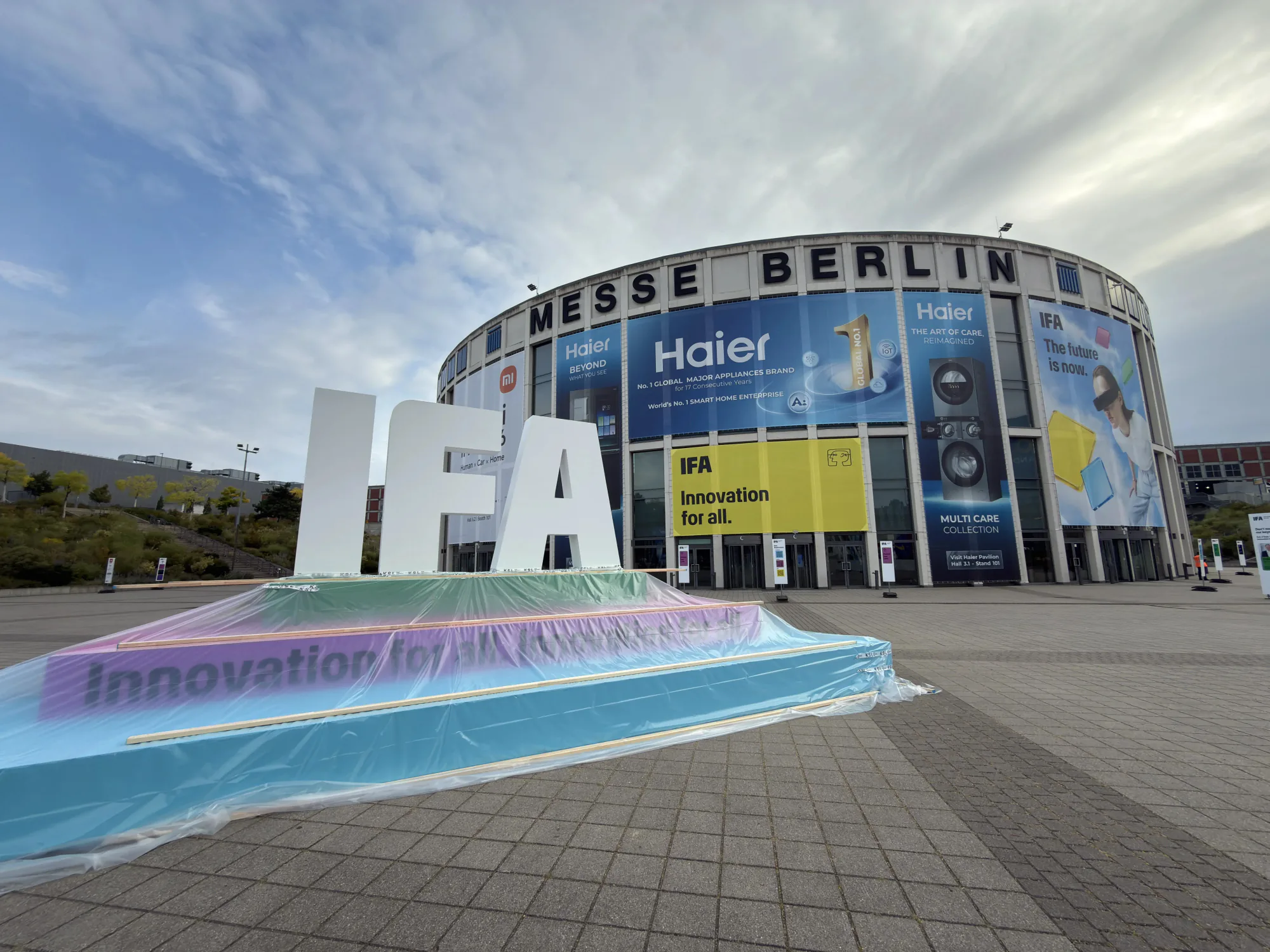 IFA Berlin 2026: Yapay Zeka Cihazlara Gömüldü, Akıllı Ev Standardı Olgunlaştı IFA Berlin 2026: Yapay Zeka Cihazlara Gömüldü, Akıllı Ev Standardı Olgunlaştı