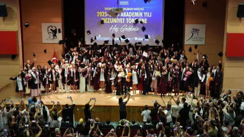 Karabük Üniversitesi İİBF'de Mezuniyet Heyecanı: Geleceğin Profesyonelleri Uğurlandı