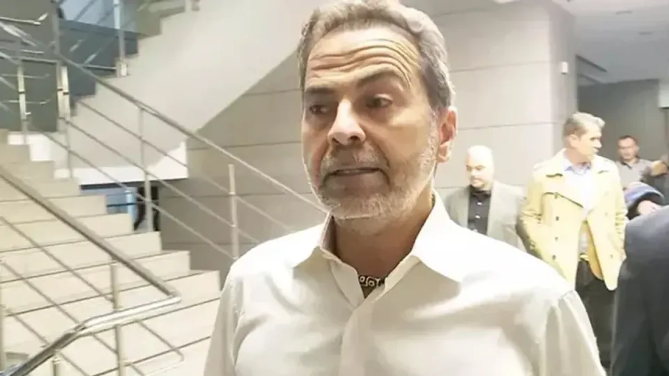 Nasuh Mahruki Hakkında 15 Temmuz Paylaşımları Nedeniyle Soruşturma görseli