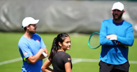 Emma Raducanu Wimbledon'dan Çekildi: Sakatlık Şoku