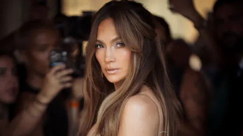Jennifer Lopez Taormina Sahnesinde Göz Doldurdu Jennifer Lopez Taormina Sahnesinde Göz Doldurdu