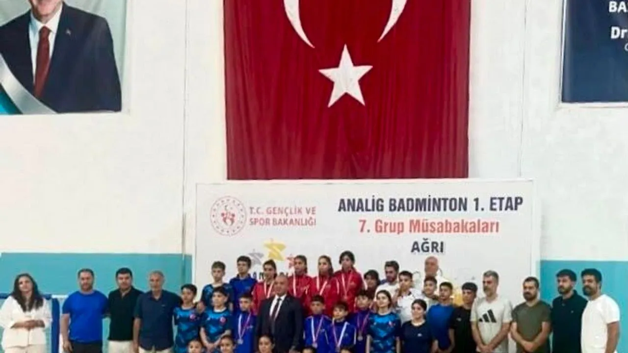 Elazığ Badminton Takımları Türkiye Yarı Finallerine Yükseldi Elazığ Badminton Takımları Türkiye Yarı Finallerine Yükseldi